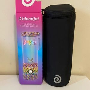 ✨Limited Edition Lisa Frank Blendjet 2✨